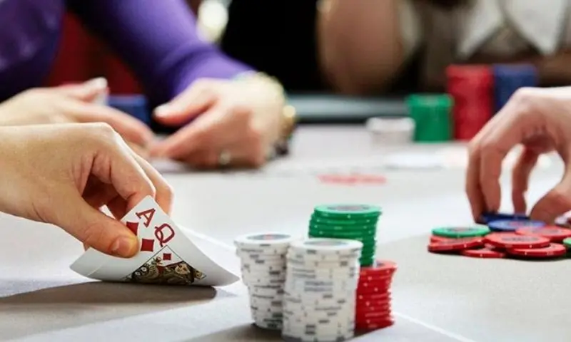 Cách sử dụng bài tẩy hiệu quả khi chơi game poker online
