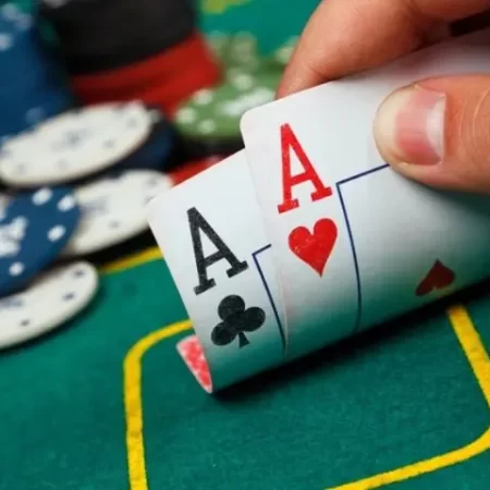 Quân bài tẩy nghĩa là gì trong poker và tầm quan trọng